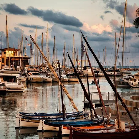 4 Guests With Access To The Beachfréjus