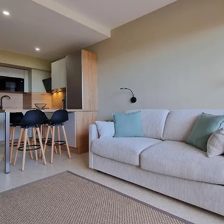 4 Guests With Access To The Beachfrejus 度假居 *