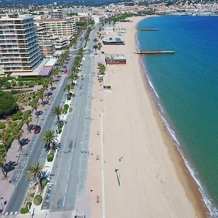 4 Guests With Access To The Beachfrejus 度假居